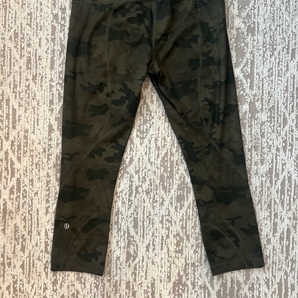 Lululemon capri Camo leggings - Picture 3 of 3
